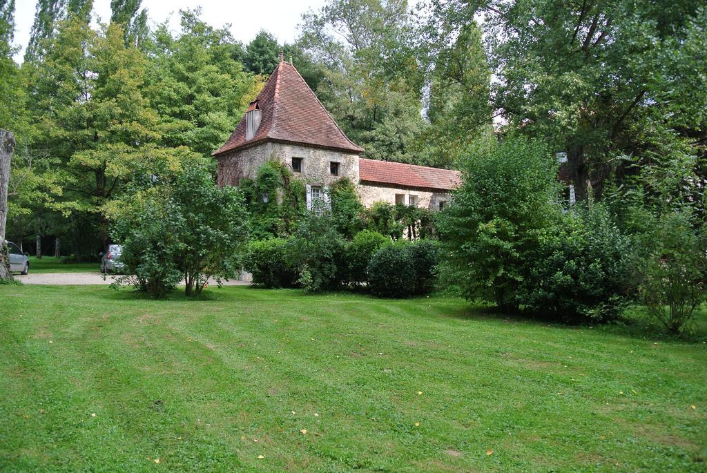 Moulin De Repassat Etape Voie Verte Bazens Exterior photo